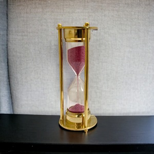นาฬิกาทราย 2 นาที ทำจากทองเหลืองและแก้ว งานศิลปะตกแต่ง น้ำหนักเบา เหมาะสำหรับวางบนโต๊ะทำงาน สำนักงาน ห้องอ่านหนังสือ หรือใช้เป็นของตกแต่ง - Product Image 6