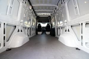 ราคาพิเศษสำหรับรถตู้มือสอง Mercedes-Benz Sprinter 2500 170 High Roof Crew Van ปี 2022 พวงมาลัยซ้าย ล้อแม็ก R18 เบาะผ้า สภาพดี - Product Image 6