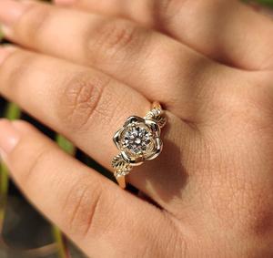 Anillo de Boda Floral con Detalles de Hojas en Oro Amarillo de 14K, Joyería Fina para Ella, Regalo Artístico de Aniversario - Product Image 4