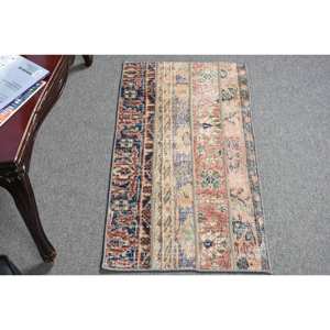 Alfombra de área de lana turca Vintage 1,5 X 2.9ft Beige Patchwork tejido plano para decoración de sala de estar o uso en automóvil con respaldo de látex - Product Image 1