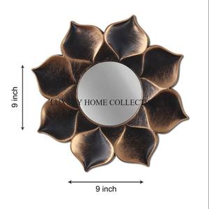 Lujoso Marco de espejo de pared de diseño de metal antiguo con tallas intrincadas para crear un punto focal en la decoración de su hogar. - Product Image 2