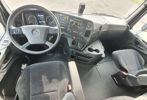 Camión Pesado Mercedes Arocs 6X4 Euro 6 de 2016 para Transporte Minero con Centros de Atención Extranjeros - Product Image 3