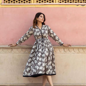 Vestido Midi Bohemio Alora de Algodón Puro, Hecho a Mano, Estampado Floral Marrón, Vestido Casual de Verano - Product Image 1