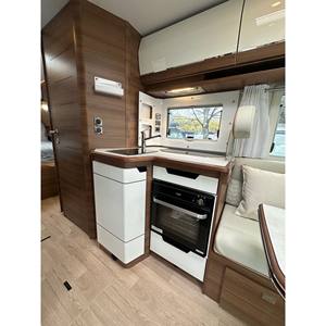 Nouveau Rapido Classe A 8096DF Ultimate Line 2025 – Systèmes Électriques Avancés, 180 CV, 4400 kg MTPLM, Transmission Automatique - Product Image 5