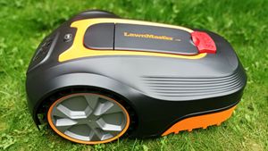 Tondeuse à gazon robotisée AI neuve et d'occasion, coupe-herbe automatique pour jardin avec WiFi, Bluetooth et contrôle par application mobile - Product Image 5