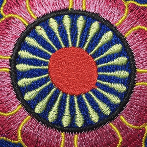 El mejor fabricante de ropa hecha a medida, venta al por mayor, tela de chenilla, logotipo bordado a mano, insignias, corazón, flor, colores personalizados limitados - Product Image 6