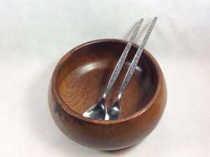 Serveur à salade en acier inoxydable au design antique avec poignées design pour un usage domestique quotidien fabriqué à la main en Inde - Product Image 2