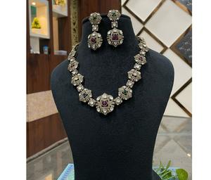 Ensemble collier et boucles d'oreilles élégants en moissanite plaqué or de qualité supérieure, classiques, pour mariage, fête et fiançailles, pour femmes - Product Image 1
