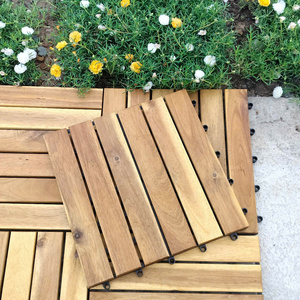 Dalles de terrasse en bois d'acacia à emboîtement 300 x 300 mm carrées DUAL LOCK Design moderne doré Intérieur Extérieur Piscine Patio Atelier - Product Image 1