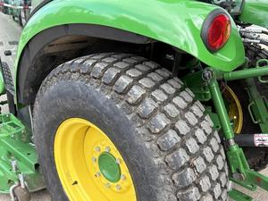 รถแทรกเตอร์ฟาร์มขนาดเล็กมือสอง ปี 2024 รุ่น JD 3046R แบบมีห้องโดยสาร ขับเคลื่อน 4 ล้อ สำหรับงานเกษตร ตัดหญ้า พร้อมที่ตัก รุ่น R เครื่องยนต์ดีเซล นำเข้าจากสหราชอาณาจักร - Product Image 6