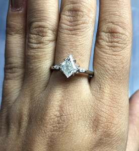 1 CT Cerf-Volant Cut Moissanite Bague de Fiançailles, Cluster Moissanite Anneau, 14K Or Rose Vintage Anneau - Product Image 6