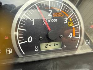 Tracteur utilitaire compact Kubota BX2380 4x4, mini-tracteur agricole, moteur diesel 23 CV, avec chargeur frontal - Product Image 2