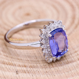 Anillo de compromiso hecho a mano de oro blanco de 18 quilates con tanzanita y diamantes para mujer, Accesorio clásico para fiesta de boda disponible al por mayor - Product Image 4