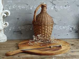 Tabla de cortar de madera de diseño minimalista con ranura para jugo y cuchillo para queso de acero inoxidable, acabado natural, cocinas modernas ideales - Product Image 2