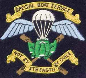 Badges et patchs personnalisés avec un design de fille mignonne d'anime entièrement brodé - Product Image 6