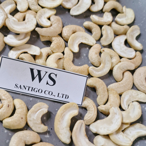 Prêt à expédier des noix noyaux SANTIGO Kaju Badam Noix de cajou cassées WS OEM, ODM Emballage - Product Image 1