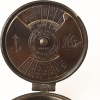 Boussole marine vintage Kelvin Hughes en laiton avec calendrier 100 ans, cadran à aiguille étanche de la boutique artisanale RJ pour la randonnée et le camping