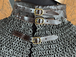 Collar de cota de malla medieval con adorno de cuero Hecho a mano Protector de cuello Aventail Anillo remachado de acero suave ligero Armadura vikinga - Product Image 5