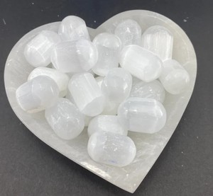 Piedras caídas de selenita blanca al por mayor, piedras caídas de cristal Feng Shui personalizadas, piedras preciosas pulidas, fabricación para curación - Product Image 4