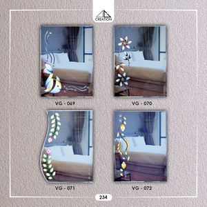 Espejo de Baño con Ranura en V Exclusivo con Reflejo Nítido para Espacios Interiores Modernos de la India - Product Image 4