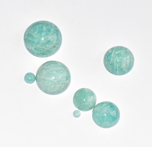 Cabochon rond vert de 11 mm pour bijoux et artisanat inspiré de l'amazonite péruvienne. - Product Image 6