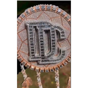 Pendentif CONCEPTION personnalisé en forme de plume avec strass |   Bijoux Hip Hop en Moissanite VVS Certifiés GRA |   Argent 925 Prêt pour la fête - Product Image 1