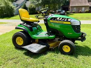 Vendo mi cortacésped Johnn Deere E130 en excelentes condiciones. Bien cuidado y listo para cortar. - Product Image 3