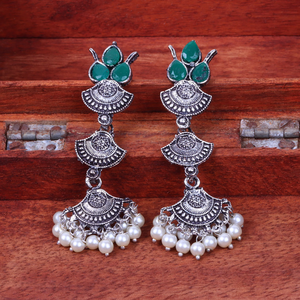 Boucles d'oreilles pendantes vertes chic et tendance - Product Image 1