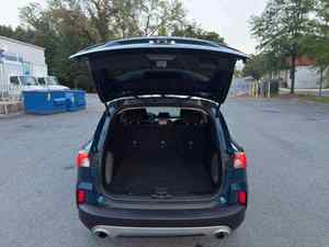 Vehículo Usado, Escapes SE 2020, SUV 4 Puertas con Tracción en las Cuatro Ruedas (Motor 4.1-6L 3 Cilindros de Aspiración Natural 8A), Asientos de Cuero, Techo Panorámico - Product Image 5