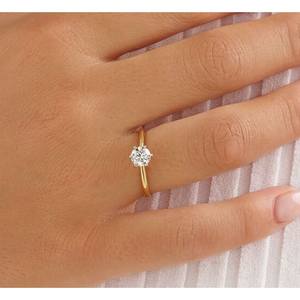 Anillo de diamante cultivado en laboratorio solitario de 1 quilate, anillo de compromiso de diamante con punta de garra de oro amarillo de 14 quilates para regalo de mujer - Product Image 1