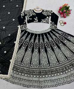 Ensemble Lehenga Choli de créateur en soie avec séquence, broderie, imprimé Dupatta, tenue de fête Option festive à bas prix - Product Image 5
