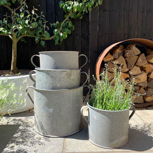 Jardinières en zinc vieilli faites à la main, bacs de jardin en métal nervuré, pots de fleurs en acier galvanisé, jardinières de style fermier haut de gamme pour patio - Product Image 1