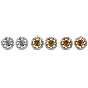 Boucles d'oreilles clous classiques en or jaune 18 carats de haute qualité avec diamants pour mariage, fiançailles et anniversaire – Vente en gros de bijoux de Hong Kong - Product Image 4