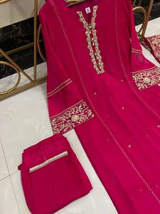 Nuevo escote hermoso hecho a mano de gasa pura con hermosas mangas y hermosos Bordes de 4 lados Dupatta en colores increíbles - Product Image 2