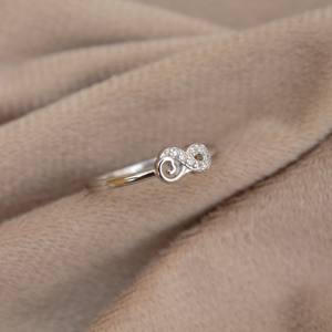 Anillo fino ligero minimalista de Plata de Ley 925 con Zirconia cúbica CZ para compromiso de mujer boda o aniversario - Product Image 4