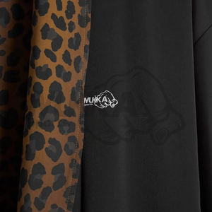 ชุดคลุมชกมวยแบบสั่งทำพิเศษ ปี 2025 สีดำคลาสสิกและลายเสือดาว ดีไซน์ AOP พร้อมขอบตัดสี ผ้าฝ้ายเนื้อนุ่ม ระบายอากาศได้ดี สำหรับผู้ใหญ่ - Product Image 6