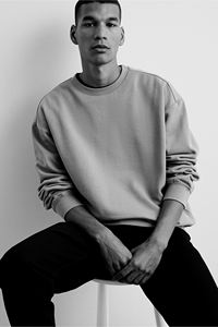 เสื้อสเวตเตอร์แขนยาวสีฟ้าอ่อนของผู้ชายทรงหลวมผ้าฝ้ายและโพลีเอสเตอร์หุ้มคอและไหล่ตกสำหรับฤดูหนาว - Product Image 5