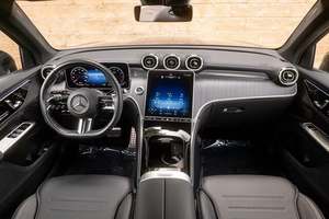 Mercedes GLC 300 SUV 4.1-6L Turbo Automatique Sièges en Cuir Propulsion Arrière Neuf/Occasion 2024 - Product Image 5