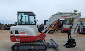 Excavatrice compacte sur chenilles Takeuchi TB240, moteur hydraulique puissant, pompe, boîte de vitesses, engrenages, haute efficacité, travaux de terrassement, travaux routiers - Product Image 3