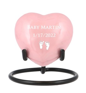 Urne souvenir en forme de cœur gravée de tourbillon rose De nombreux modèles ajoutent une gravure - Product Image 4