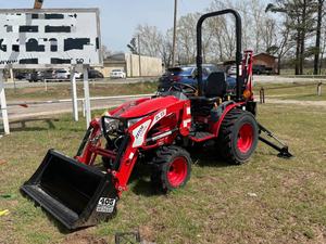 Tractor Zetor M25HT 4WD de Alto Rendimiento de 25 HP con Cargador Frontal, Retroexcavadora y Bomba para Agricultura, Paisajismo y Obras de Construcción - Product Image 6