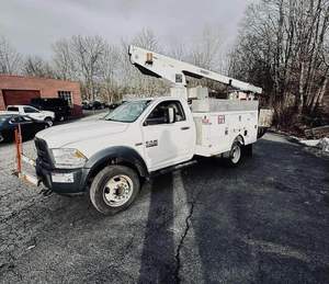 Camión grúa Versalift de 29 pies, usado, año 2014, marca Ram 4500, con bajo kilometraje. - Product Image 2