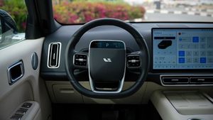 Casi Nuevo, a un Precio Increíble: Liixanng L7 Ultra Hybrid 2025 Negro, SUV de Lujo con Motor 1.5L (Gasolina/Eléctrico) y Techo Panorámico - Product Image 2