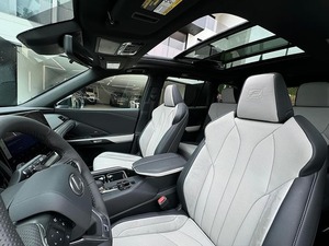 SUV Híbrido Premium TX 500h Sport AWD 2024 Usado, Suministrado desde Japón - Product Image 4