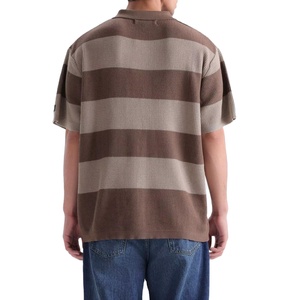 เสื้อเชิ้ตผู้ชายแฟชั่นเรียบง่ายสไตล์ลำลองสำหรับฤดูร้อน ปกเสื้อปักลายทาง แขนสั้น ผ้าฝ้ายทอ มีกระเป๋าเสื้อ บริการ OEM ขายส่ง - Product Image 4