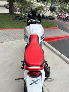 Nouvelles motos Ducati DesertX Rally-Sports 2025 authentiques en promotion - Product Image 4