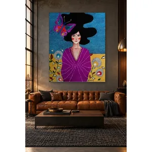 Impression sur toile Fida d'une femme en robe violette avec un papillon dans les cheveux - Product Image 4