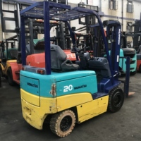 Chariot élévateur électrique Komatsu 2T d'occasion, mini gerbeur, fabriqué au Japon, batterie au plomb-acide, pneus pleins