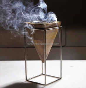 Brûleur de Bakhoor en bois géométrique moderne avec bol en laiton Porte-encens décoratif sur support en métal - Product Image 4