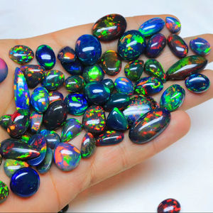 Opale noire éthiopienne attrayante, pierre précieuse de forme mixte, Welo, jeu de couleurs brillant, opales noires, pierres d'opale en vrac, cabochon d'opale - Product Image 1